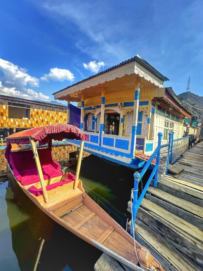 Отель Lalarukh Group Of Houseboats Сринагар Экстерьер фото